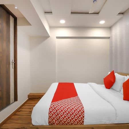 OYO Hotel 75323 Hotel Shree Nivas Ahmedabad Buitenkant foto