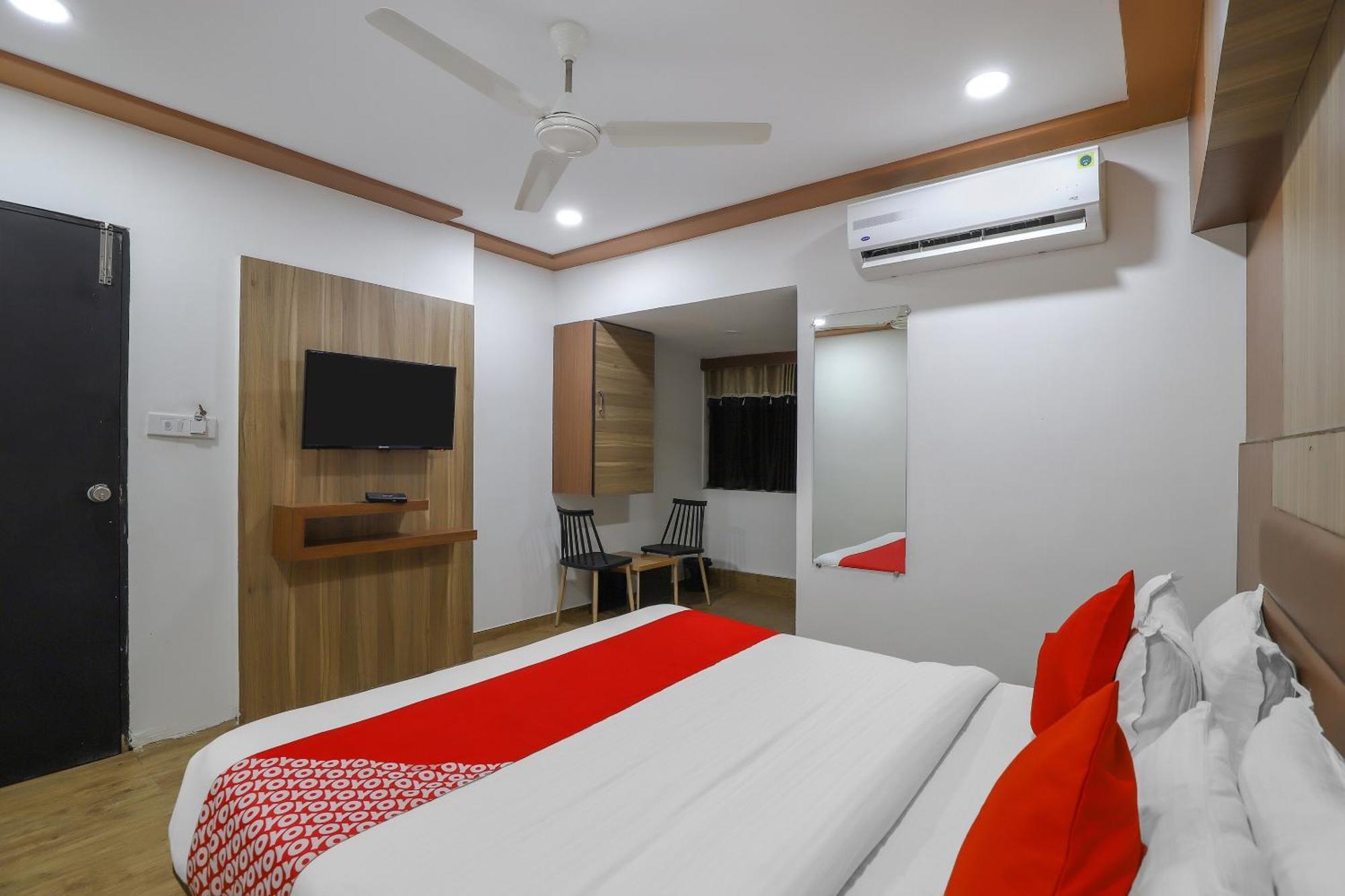 OYO Hotel 75323 Hotel Shree Nivas Ahmedabad Buitenkant foto