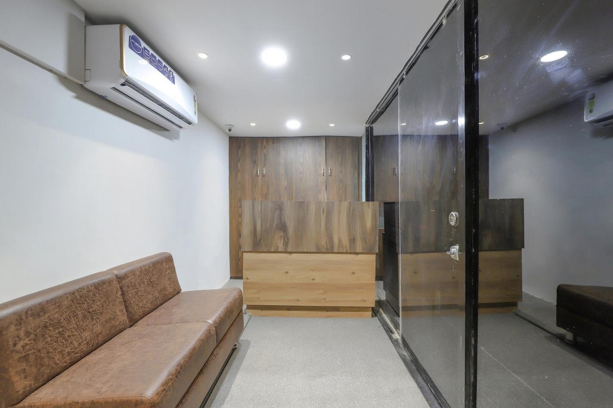 OYO Hotel 75323 Hotel Shree Nivas Ahmedabad Buitenkant foto