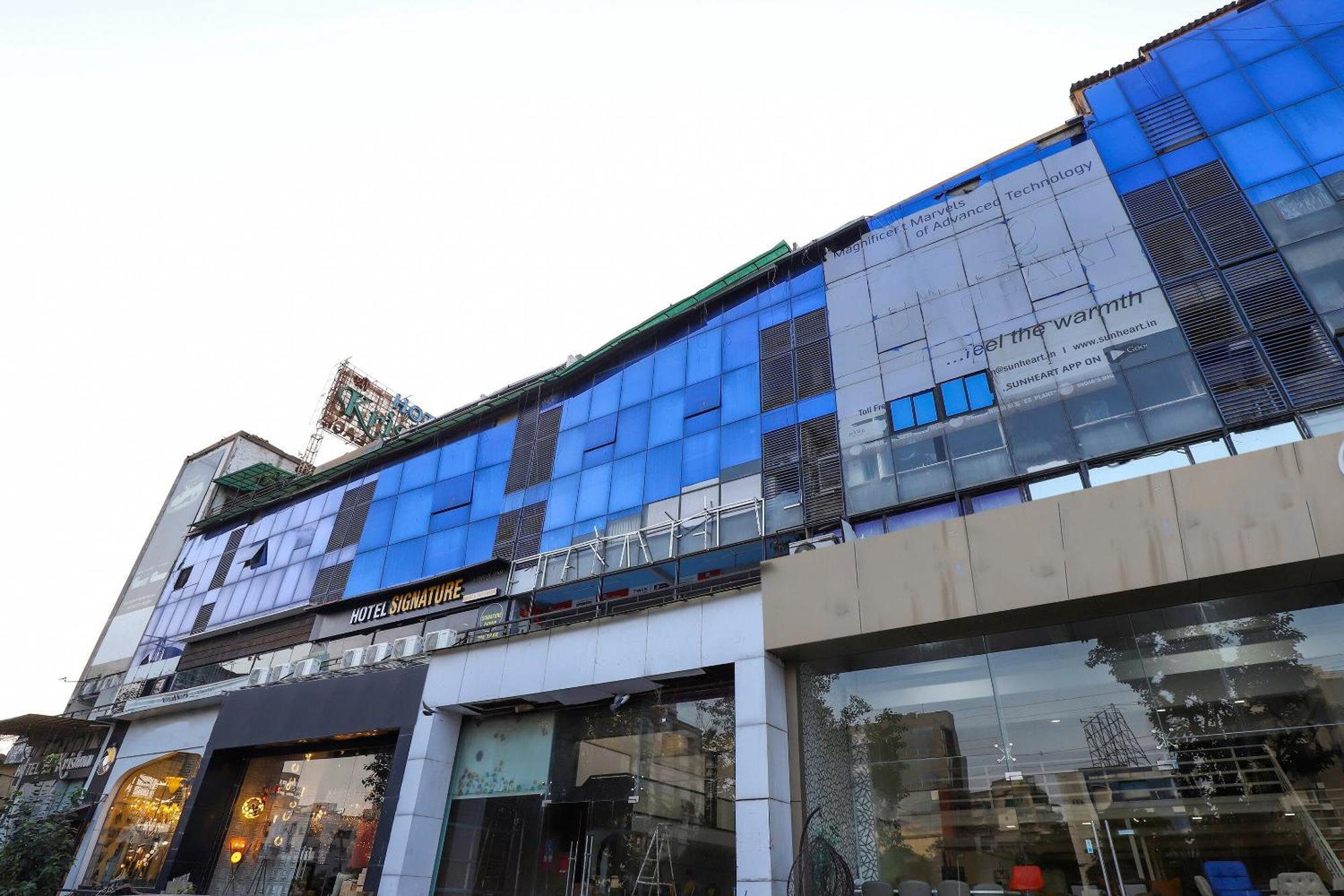 OYO Hotel 75323 Hotel Shree Nivas Ahmedabad Buitenkant foto